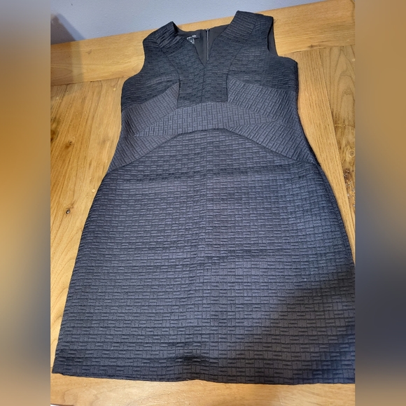 Ivy + Blu size 4 perfect little black v-neck dress with built in slip - Picture 5 of 12